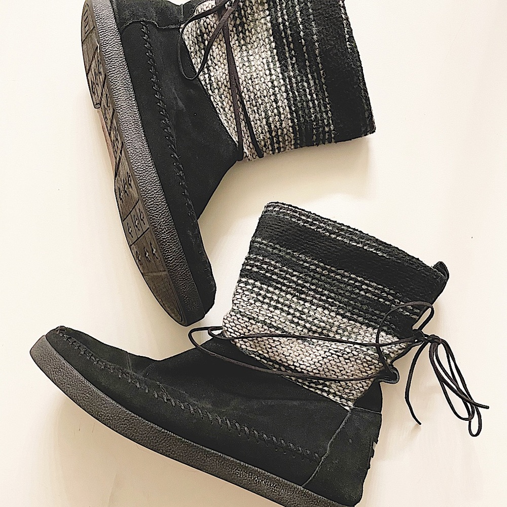 NWOT Toms Napal Boots